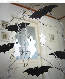 Halloween crafts, Halloween decoration spooky tree, printable bat template and ghosts